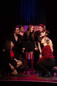 Meg und ihre Freundinnen aus "I won't say (I'm in love)"