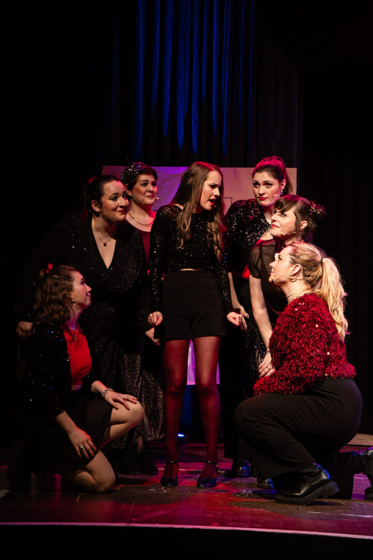 Meg und ihre Freundinnen aus "I won't say (I'm in love)"